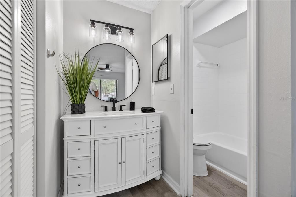 Activo con contrato: $149,900 (2 camas, 2 baños, 921 Pies cuadrados)