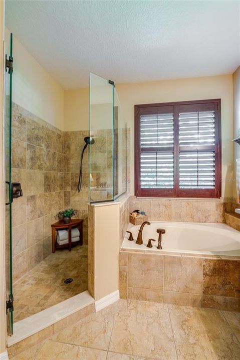 Active With Contract: $484,700 (3 beds, 2 baths, 2105 Square Feet)