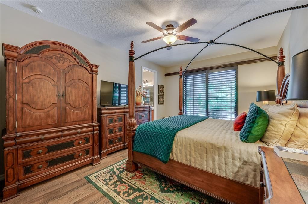 Active With Contract: $484,700 (3 beds, 2 baths, 2105 Square Feet)