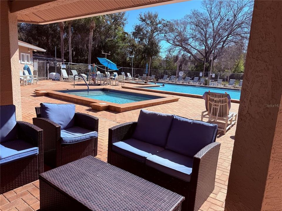 For Sale: $134,900 (2 beds, 2 baths, 935 Square Feet)