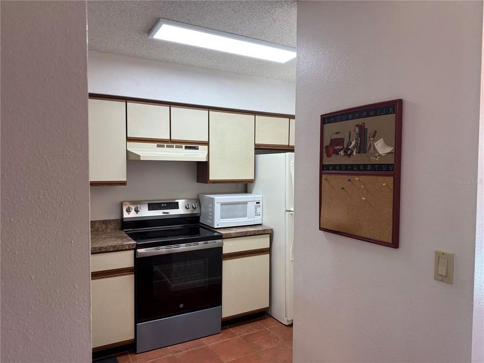 For Sale: $134,900 (2 beds, 2 baths, 935 Square Feet)