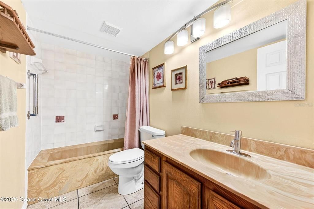 For Sale: $355,000 (2 beds, 2 baths, 1308 Square Feet)