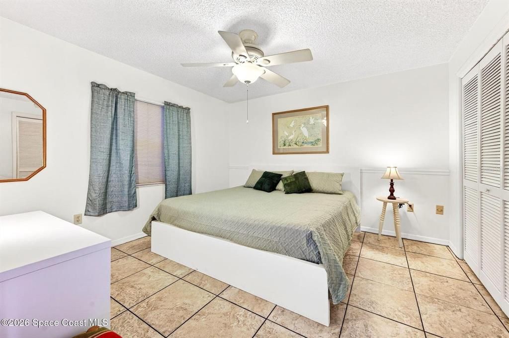 For Sale: $355,000 (2 beds, 2 baths, 1308 Square Feet)