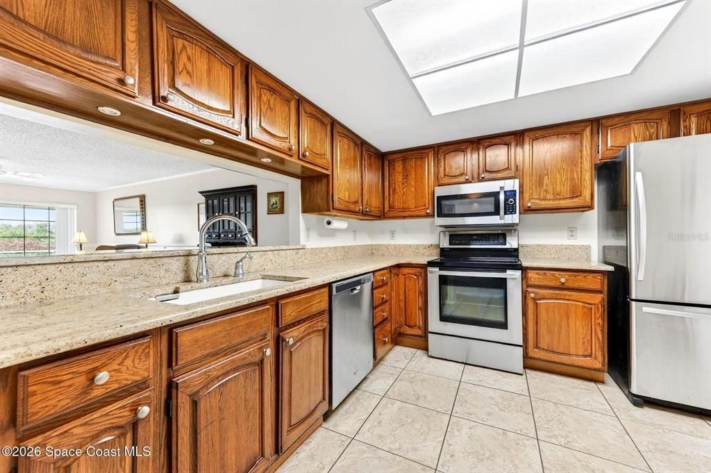 For Sale: $355,000 (2 beds, 2 baths, 1308 Square Feet)