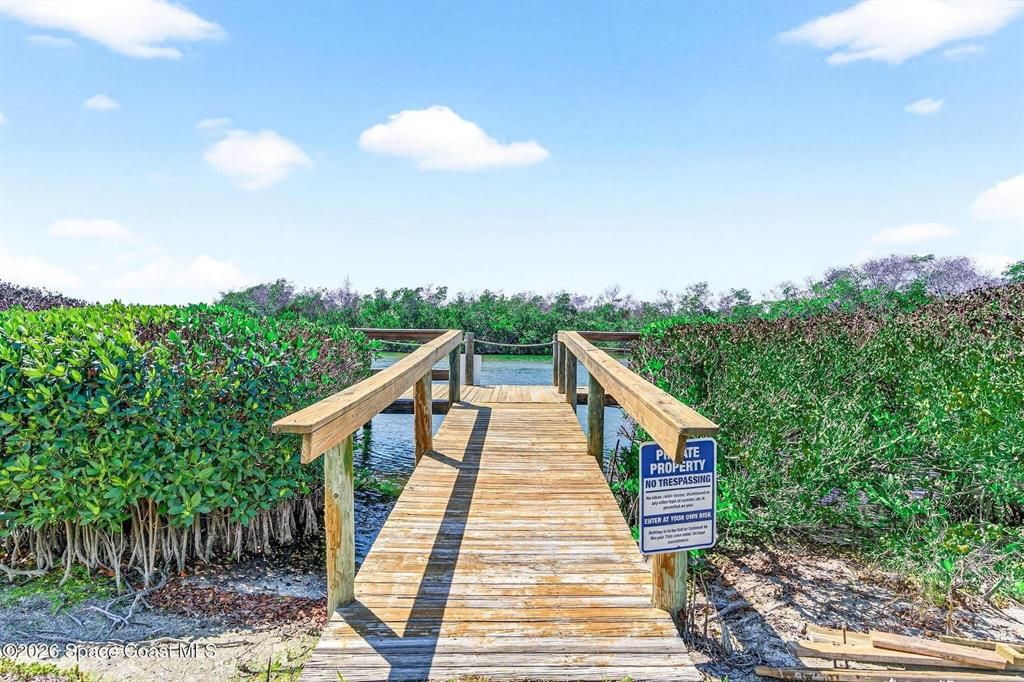 For Sale: $355,000 (2 beds, 2 baths, 1308 Square Feet)