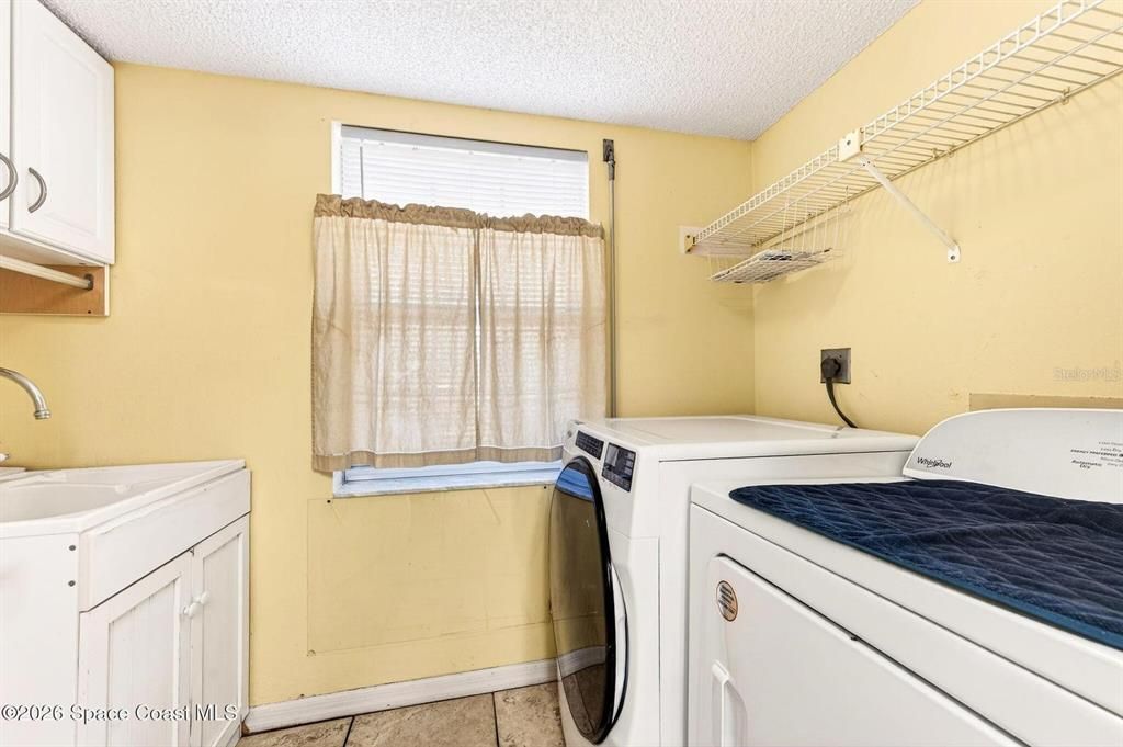 For Sale: $355,000 (2 beds, 2 baths, 1308 Square Feet)
