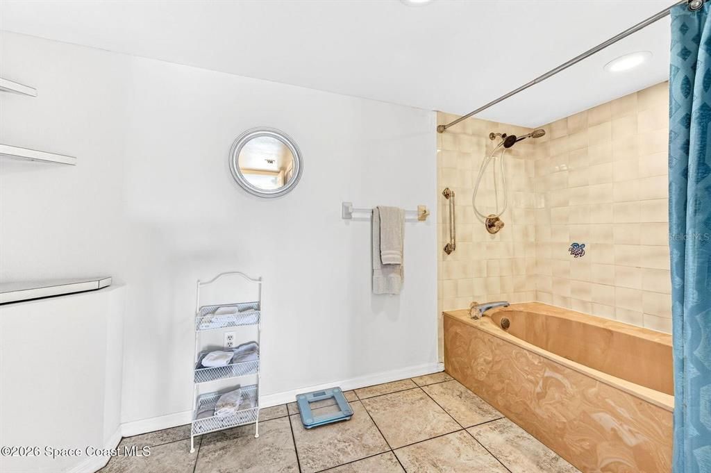 For Sale: $355,000 (2 beds, 2 baths, 1308 Square Feet)