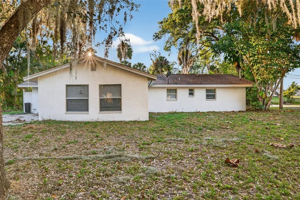 For Sale: $585,000 (8 beds, 2 baths, 2084 Square Feet)