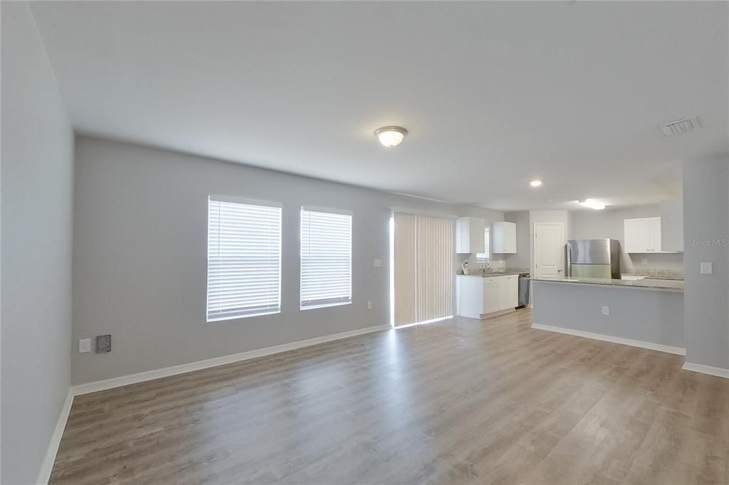 В аренду: $1,895 (4 спален, 2 ванн, 1650 Квадратных фут)