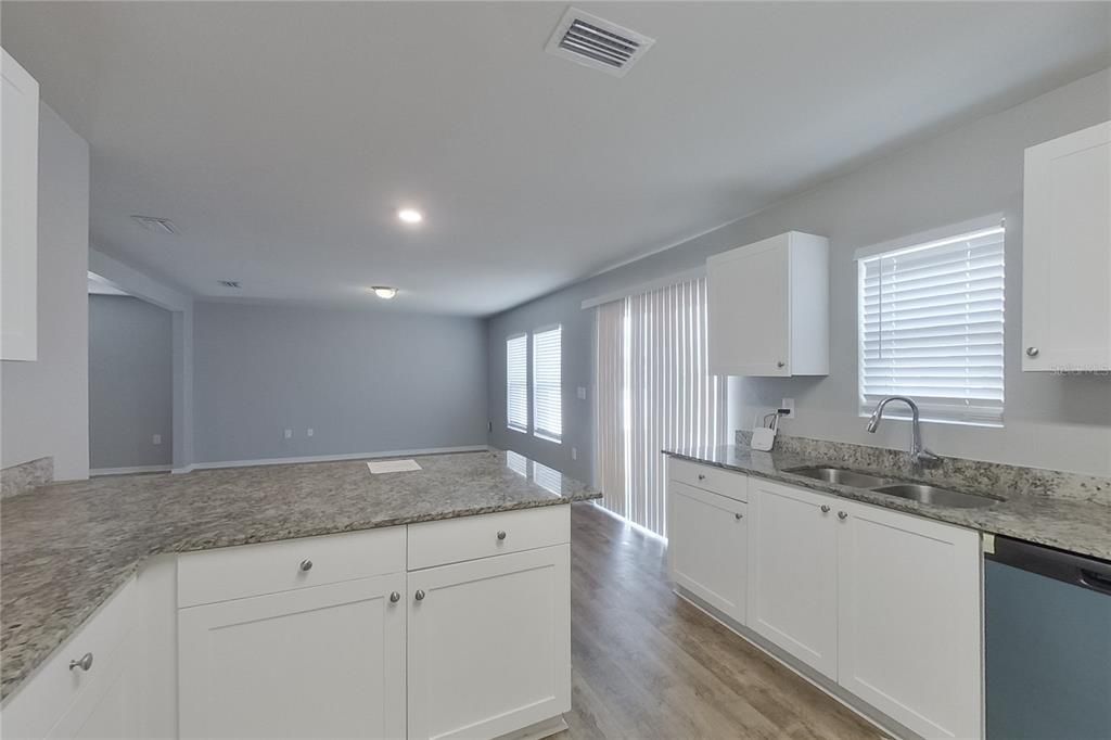 В аренду: $1,895 (4 спален, 2 ванн, 1650 Квадратных фут)
