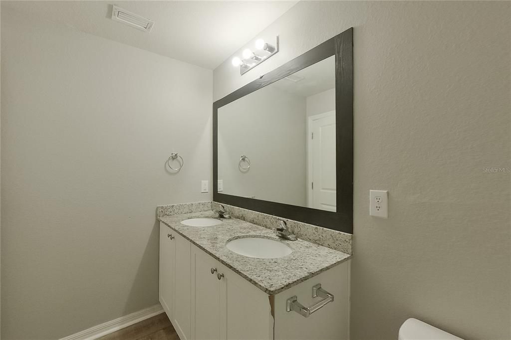 В аренду: $1,895 (4 спален, 2 ванн, 1650 Квадратных фут)