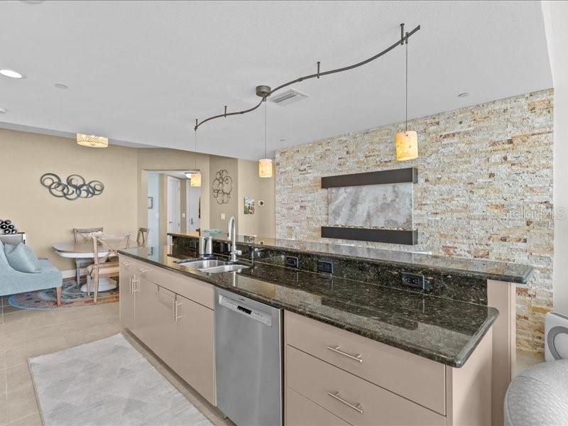 Activo con contrato: $899,000 (2 camas, 2 baños, 1765 Pies cuadrados)