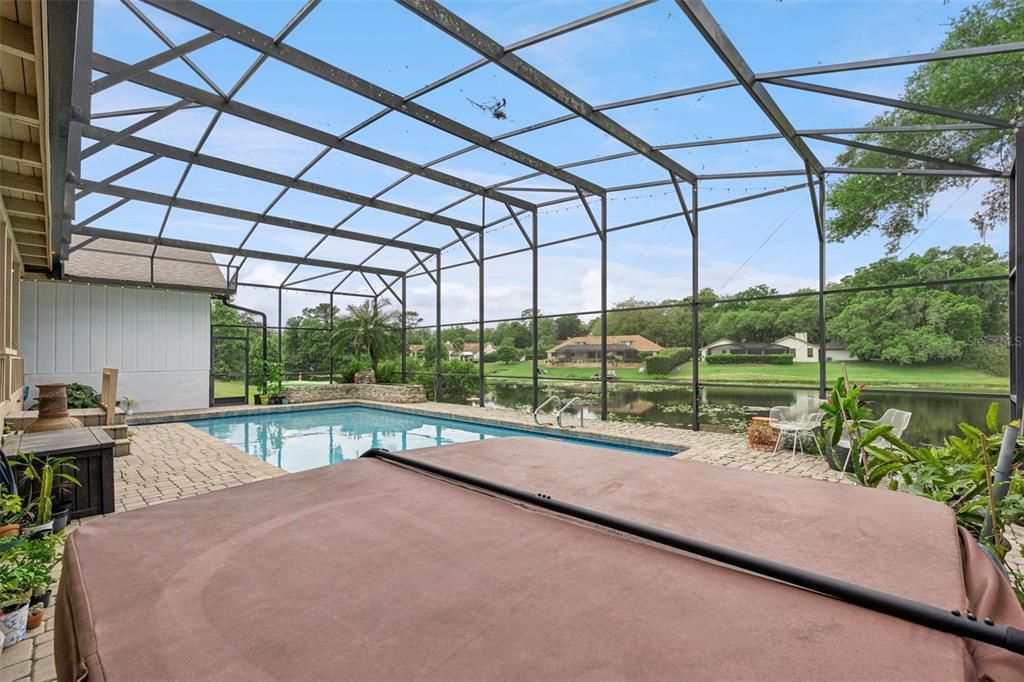 Activo con contrato: $899,500 (4 camas, 3 baños, 2564 Pies cuadrados)