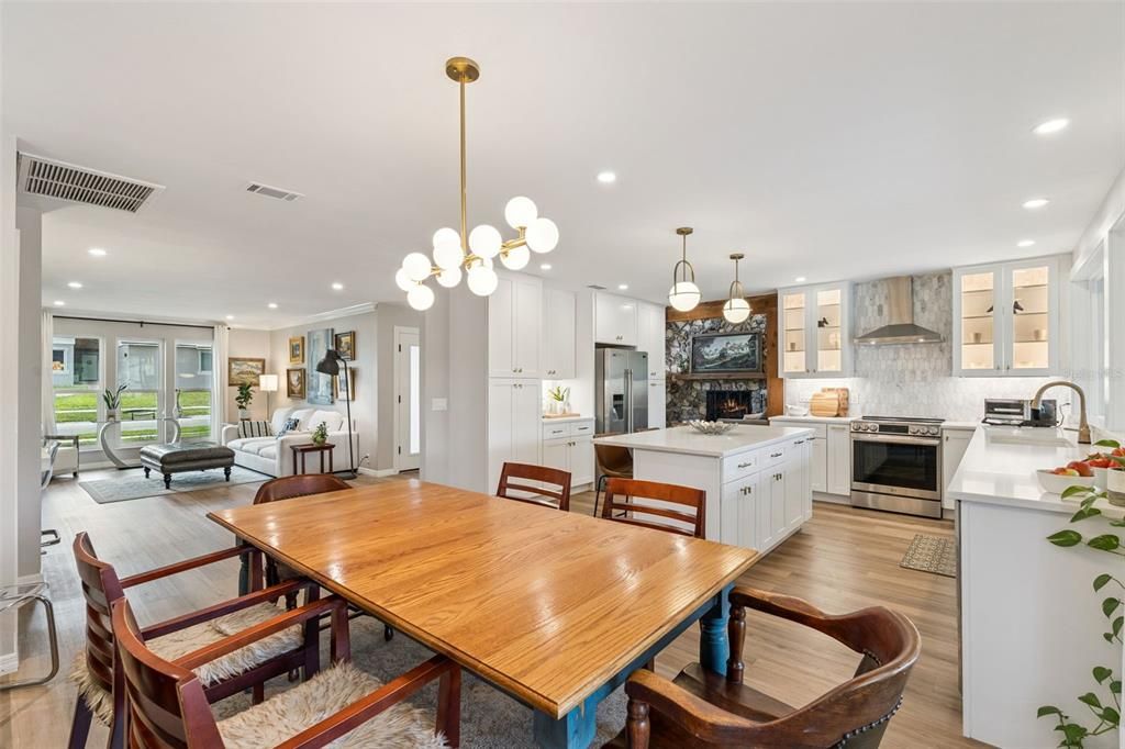 Activo con contrato: $899,500 (4 camas, 3 baños, 2564 Pies cuadrados)