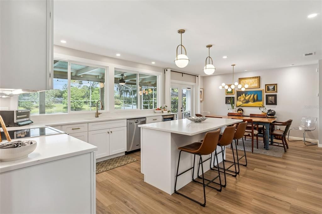 Activo con contrato: $899,500 (4 camas, 3 baños, 2564 Pies cuadrados)