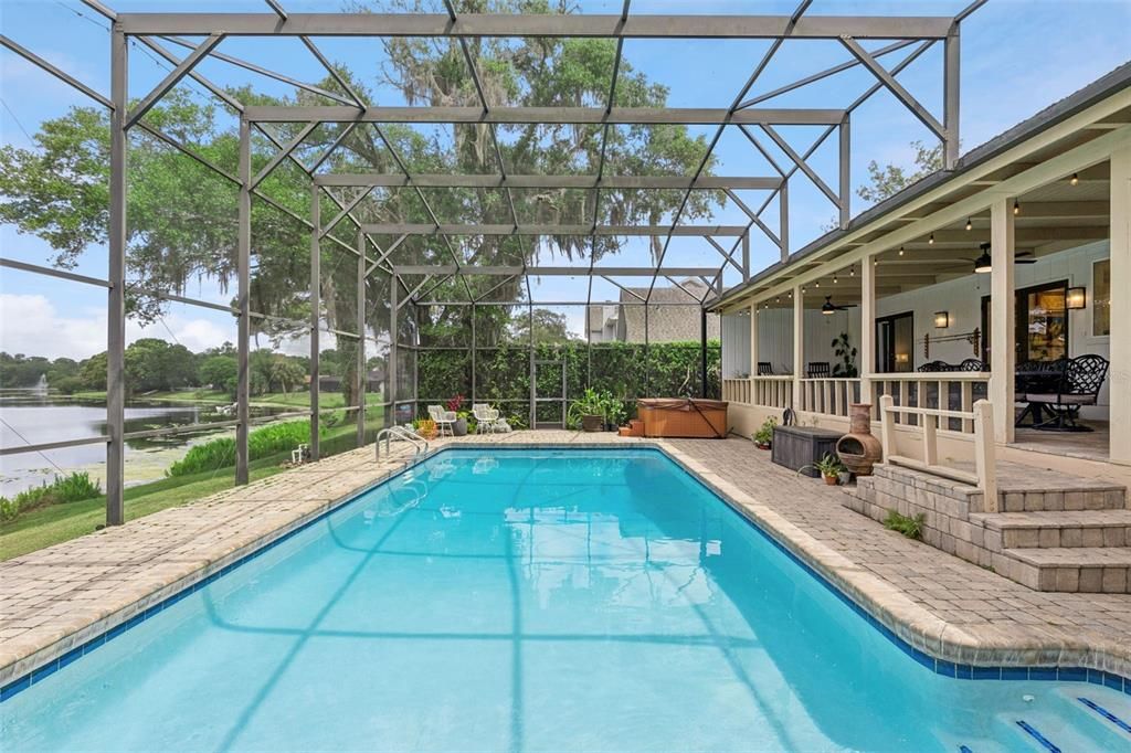 Activo con contrato: $899,500 (4 camas, 3 baños, 2564 Pies cuadrados)
