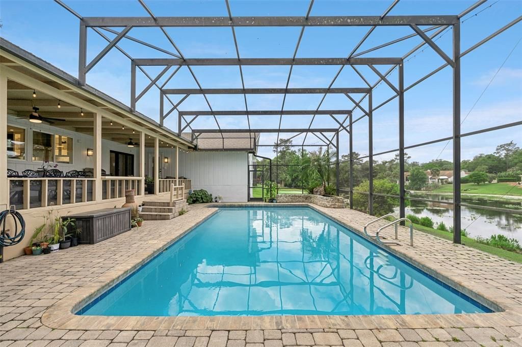 Activo con contrato: $899,500 (4 camas, 3 baños, 2564 Pies cuadrados)