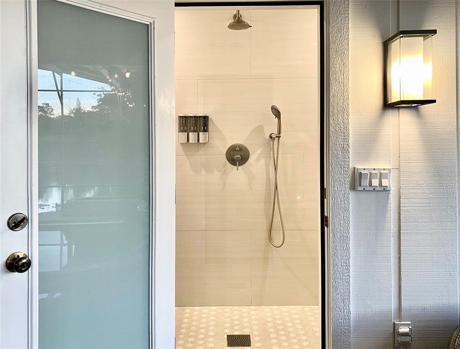 Activo con contrato: $899,500 (4 camas, 3 baños, 2564 Pies cuadrados)