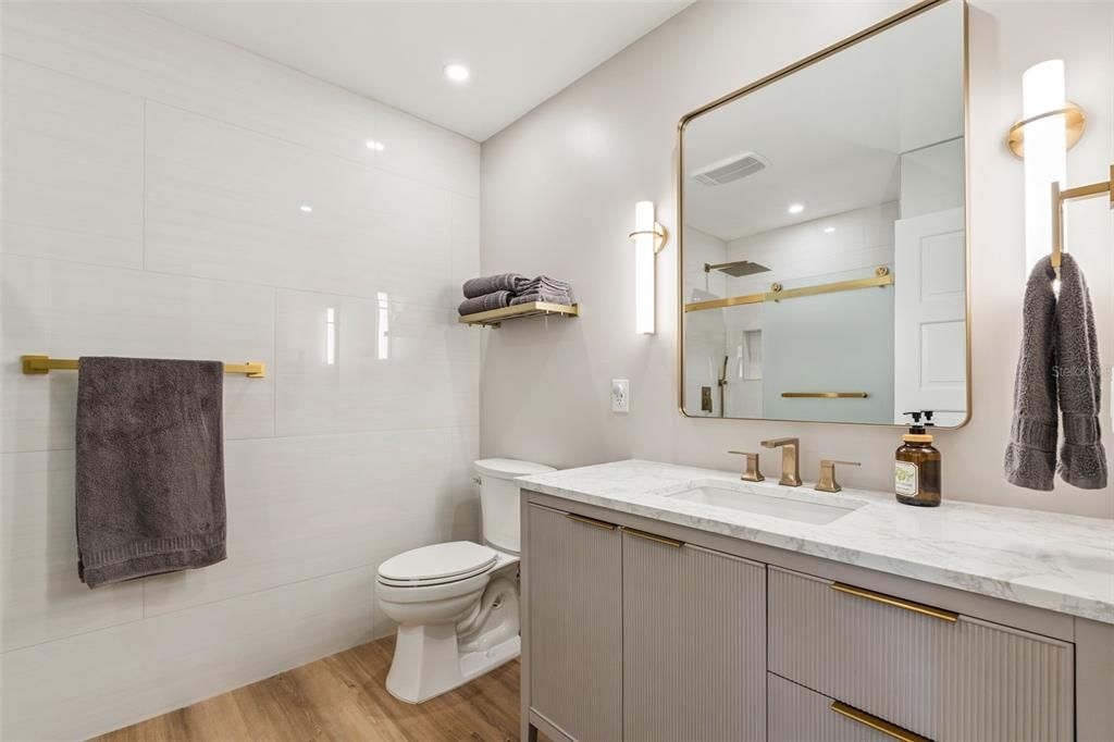 Activo con contrato: $899,500 (4 camas, 3 baños, 2564 Pies cuadrados)