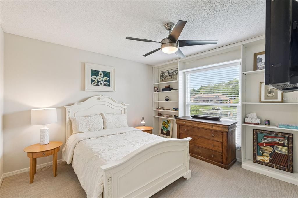 Activo con contrato: $899,500 (4 camas, 3 baños, 2564 Pies cuadrados)