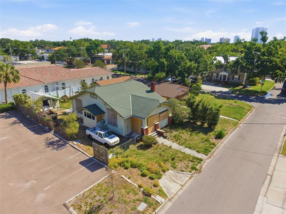 合同活跃: $500,000 (0.11 acres)