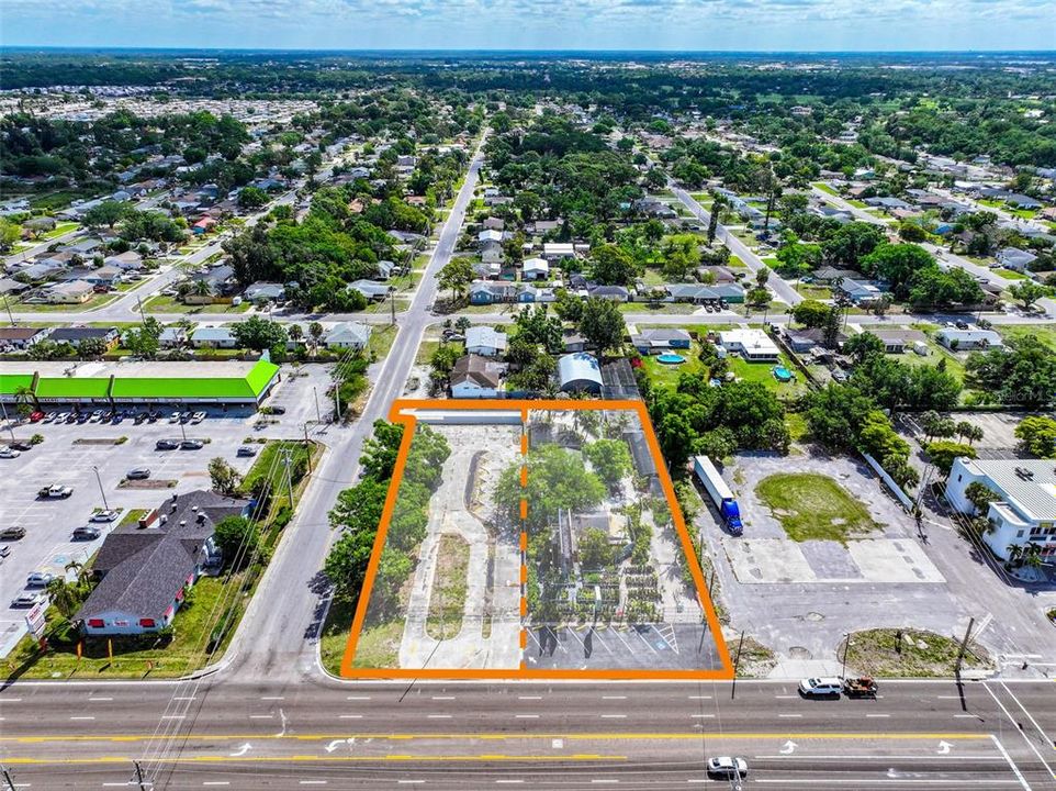 待售: $975,000 (0.58 acres)
