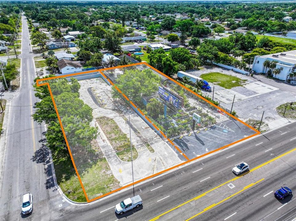 待售: $975,000 (0.58 acres)