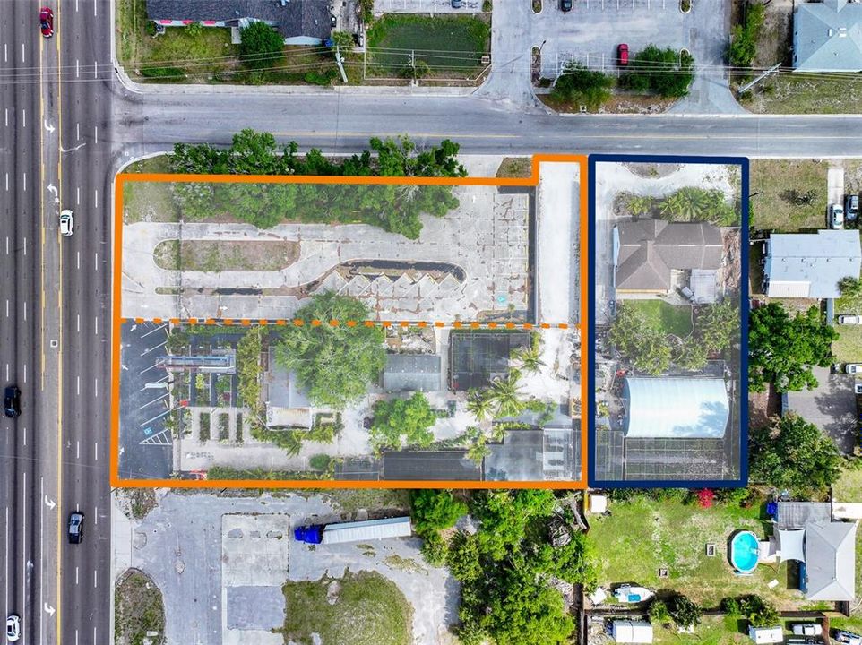 待售: $975,000 (0.58 acres)