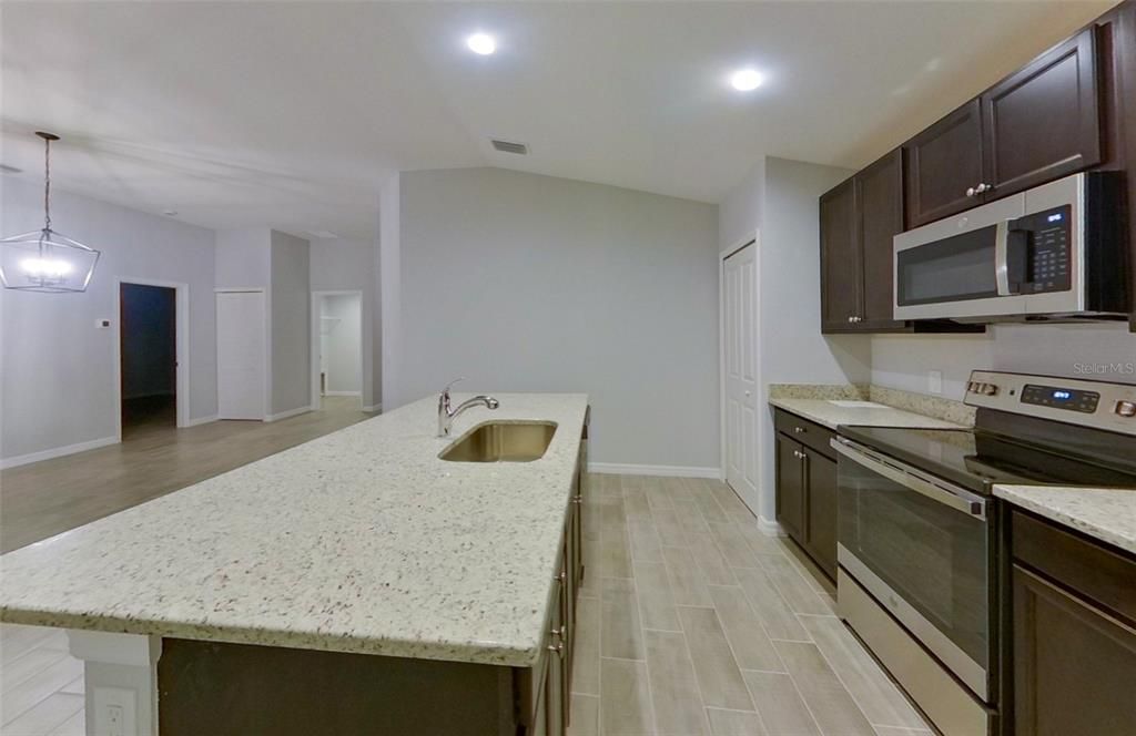 For Rent: $2,275 (4 beds, 2 baths, 1732 Square Feet)