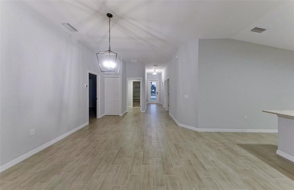 For Rent: $2,275 (4 beds, 2 baths, 1732 Square Feet)