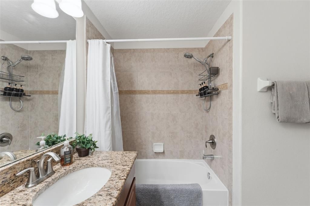 Под контрактом: $325,000 (4 спален, 3 ванн, 1902 Квадратных фут)