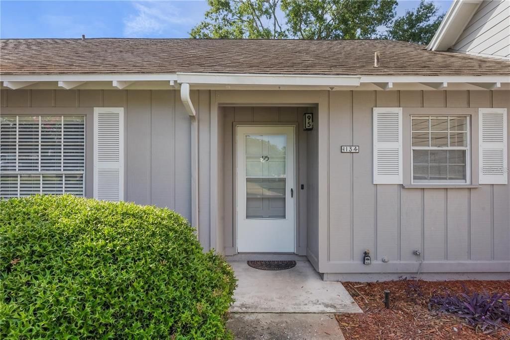 For Sale: $199,999 (2 beds, 2 baths, 975 Square Feet)