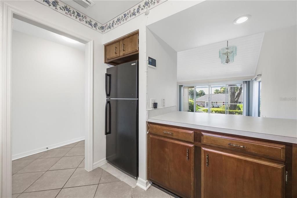 For Sale: $199,999 (2 beds, 2 baths, 975 Square Feet)