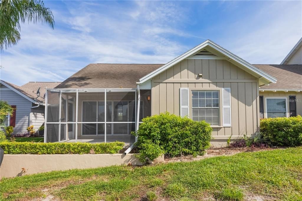 For Sale: $199,999 (2 beds, 2 baths, 975 Square Feet)