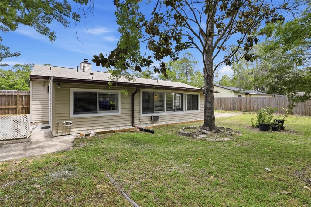 Active With Contract: $315,000 (3 beds, 2 baths, 1926 Square Feet)