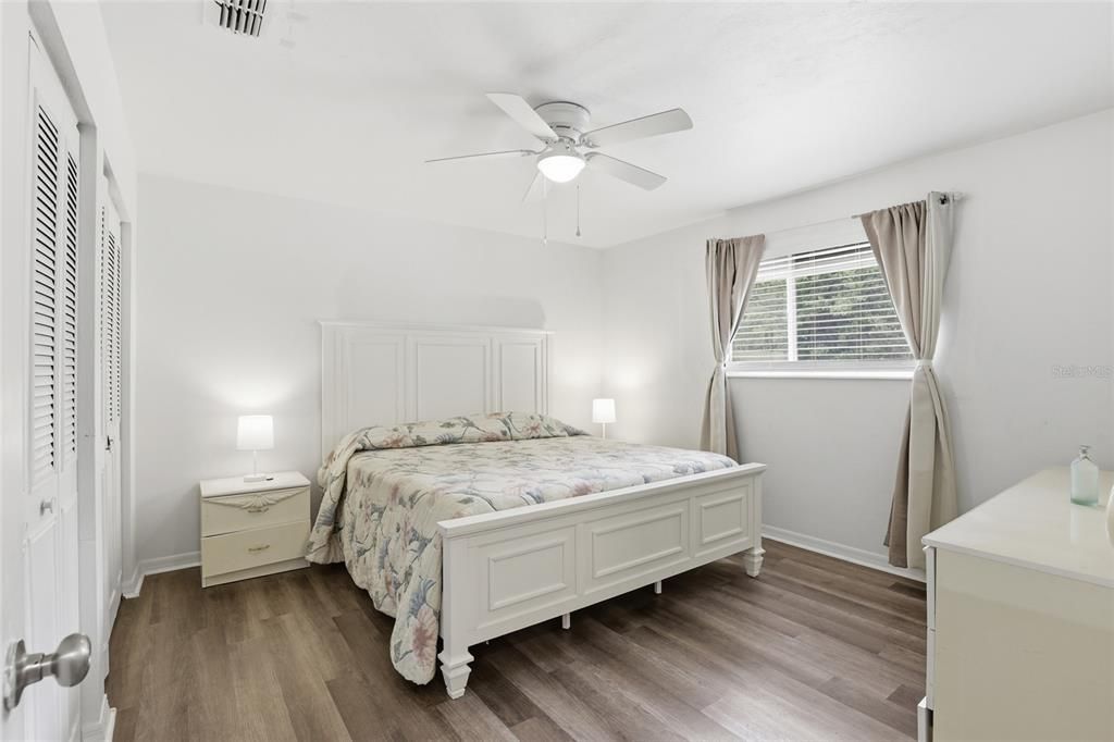 Active With Contract: $315,000 (3 beds, 2 baths, 1926 Square Feet)