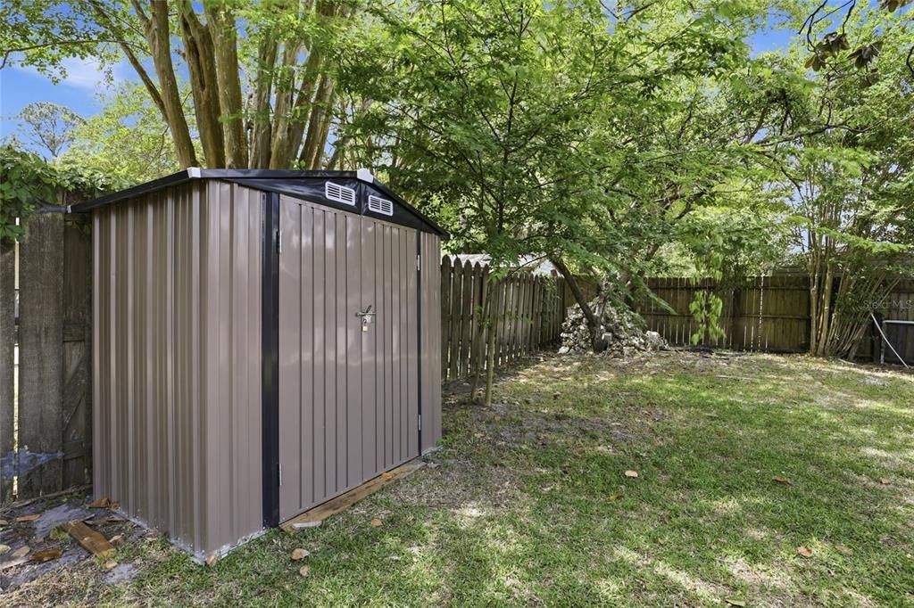 Active With Contract: $315,000 (3 beds, 2 baths, 1926 Square Feet)