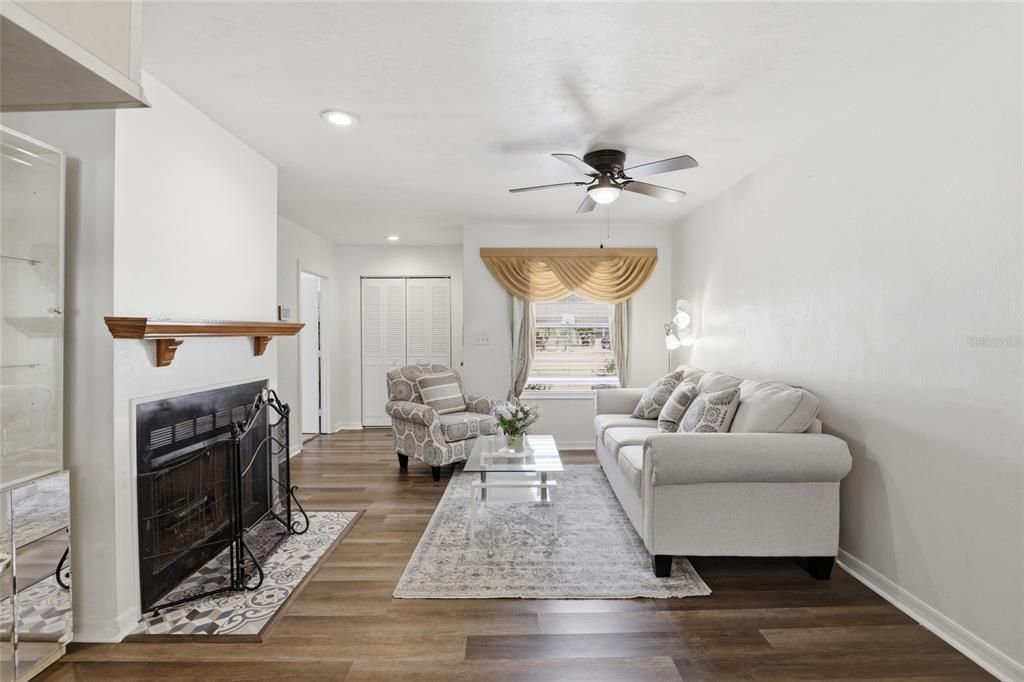 Active With Contract: $315,000 (3 beds, 2 baths, 1926 Square Feet)