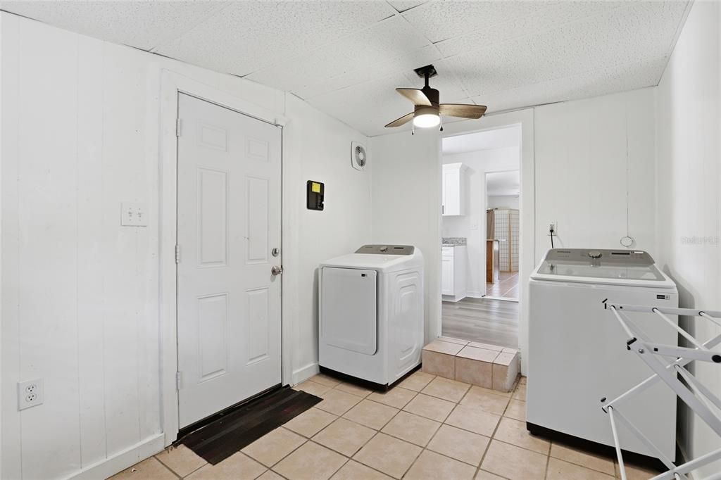 Active With Contract: $315,000 (3 beds, 2 baths, 1926 Square Feet)