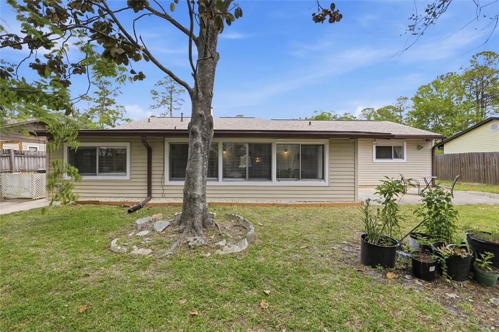 Active With Contract: $315,000 (3 beds, 2 baths, 1926 Square Feet)