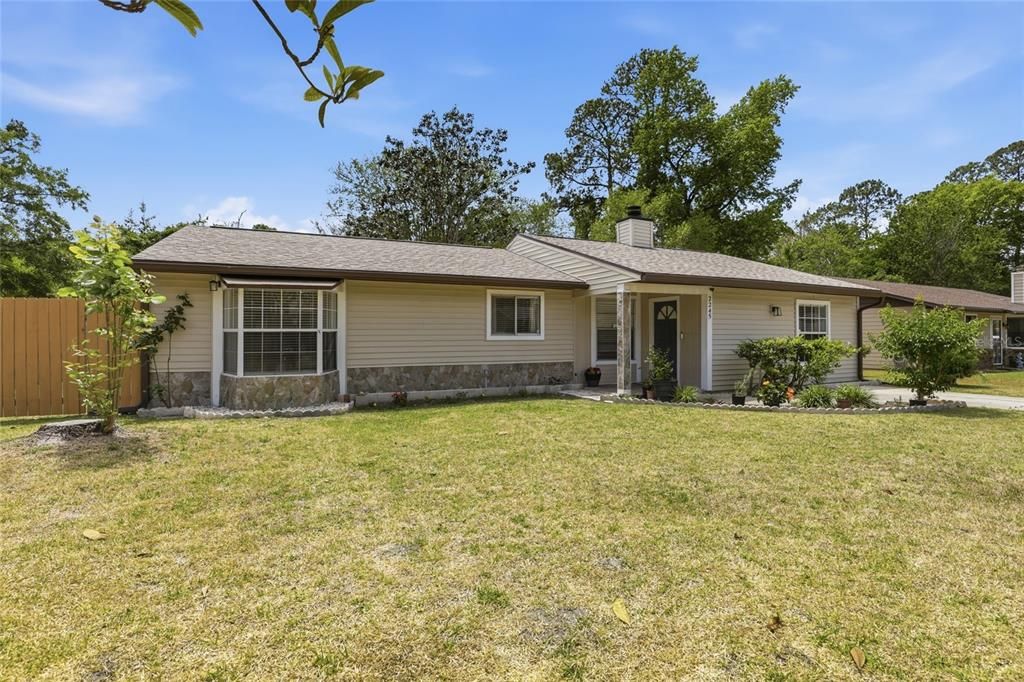 Active With Contract: $315,000 (3 beds, 2 baths, 1926 Square Feet)