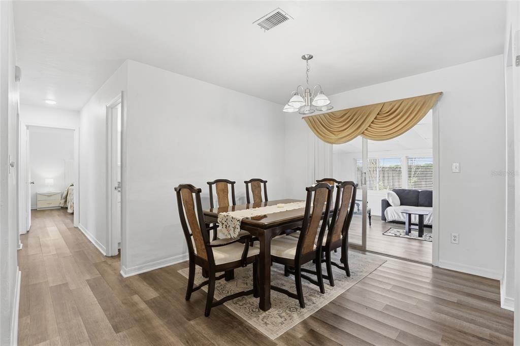 Active With Contract: $315,000 (3 beds, 2 baths, 1926 Square Feet)
