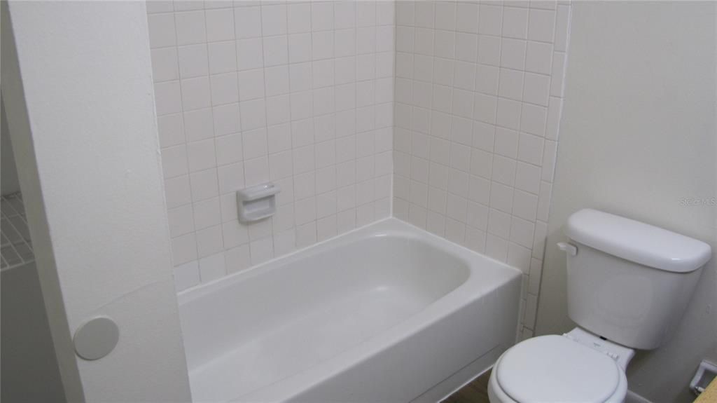В аренду: $1,350 (2 спален, 1 ванн, 870 Квадратных фут)