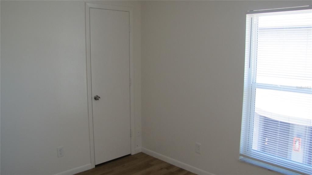 В аренду: $1,350 (2 спален, 1 ванн, 870 Квадратных фут)