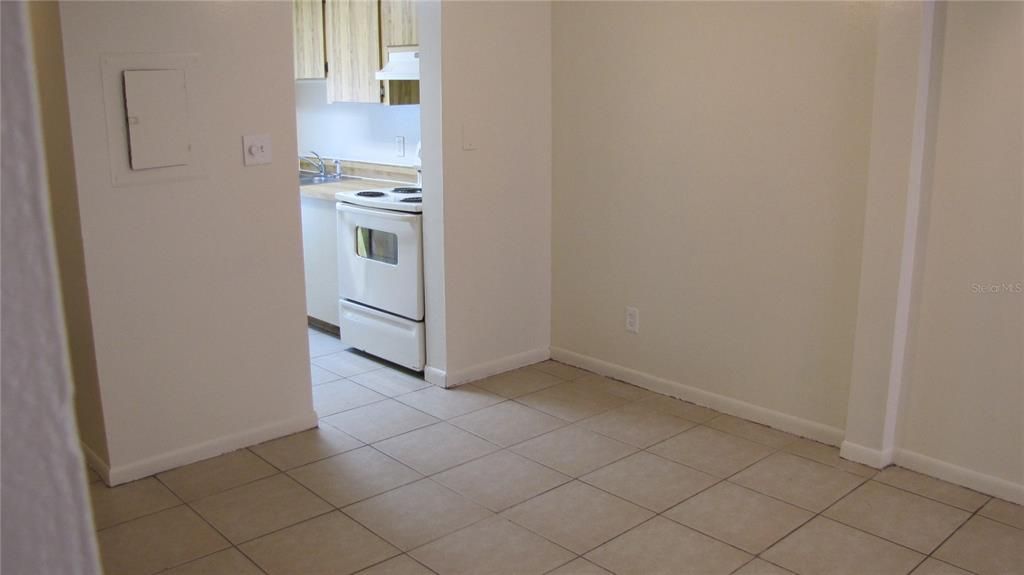 В аренду: $1,350 (2 спален, 1 ванн, 870 Квадратных фут)