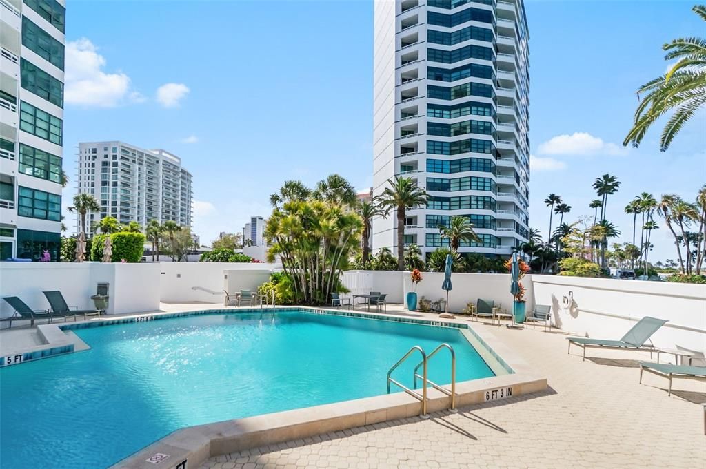 Active With Contract: $799,000 (2 beds, 2 baths, 1555 Square Feet)