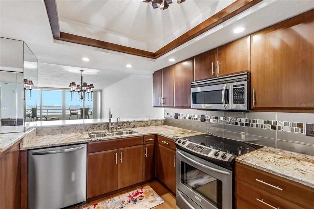 Active With Contract: $799,000 (2 beds, 2 baths, 1555 Square Feet)