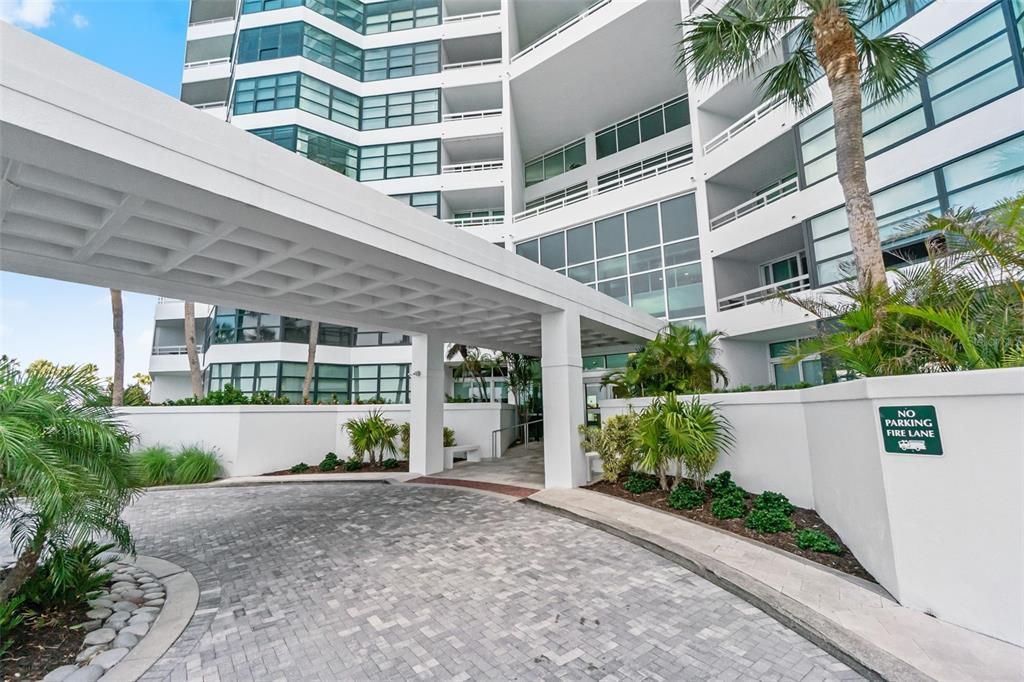 Active With Contract: $799,000 (2 beds, 2 baths, 1555 Square Feet)