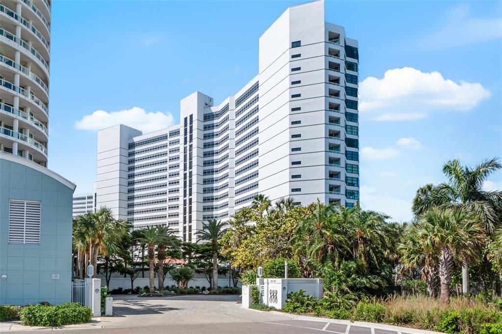 Active With Contract: $799,000 (2 beds, 2 baths, 1555 Square Feet)