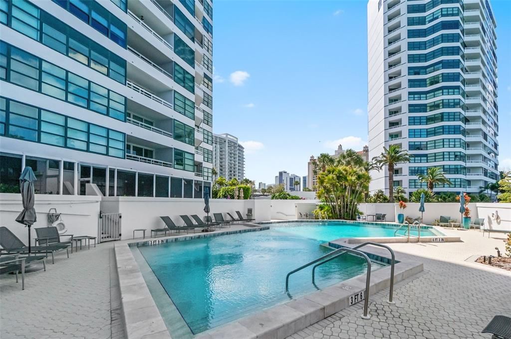Active With Contract: $799,000 (2 beds, 2 baths, 1555 Square Feet)